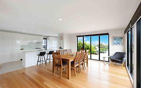 Ocean Escape- 5 Bedroom, 3 Bath- Sleeps 11